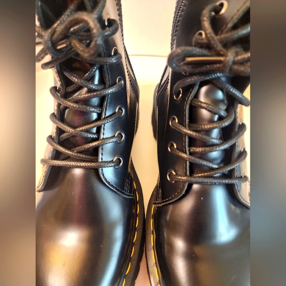 Dr. Martens Black Leather Boots for Men - Picture 14 of 16